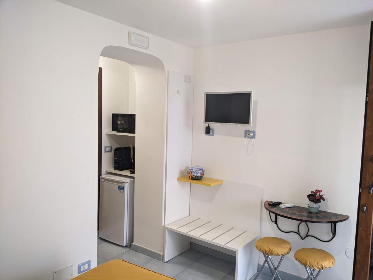 Tuttiacasaditeresa Rooms Procida Zewnętrze zdjęcie