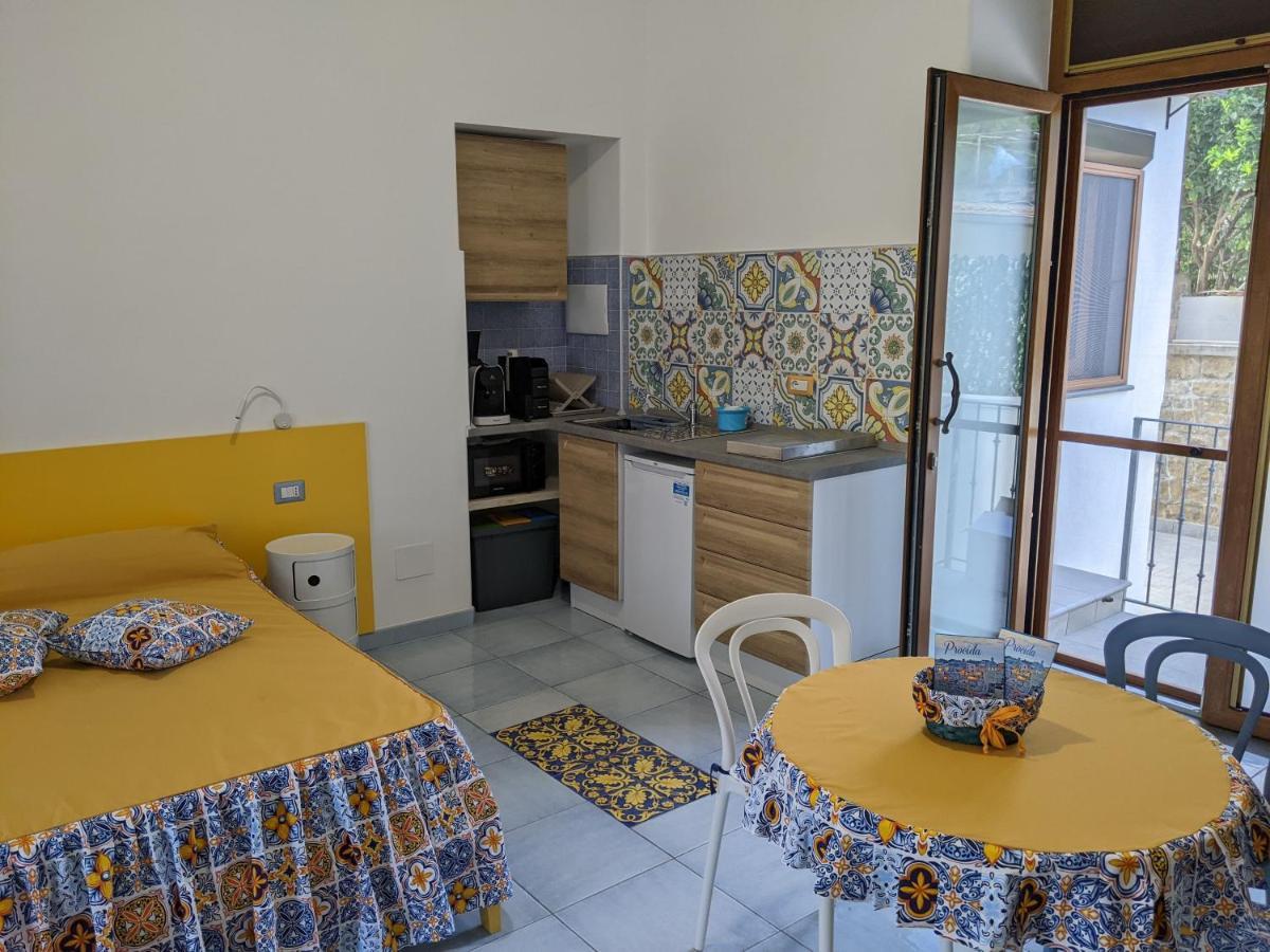 Tuttiacasaditeresa Rooms Procida Zewnętrze zdjęcie