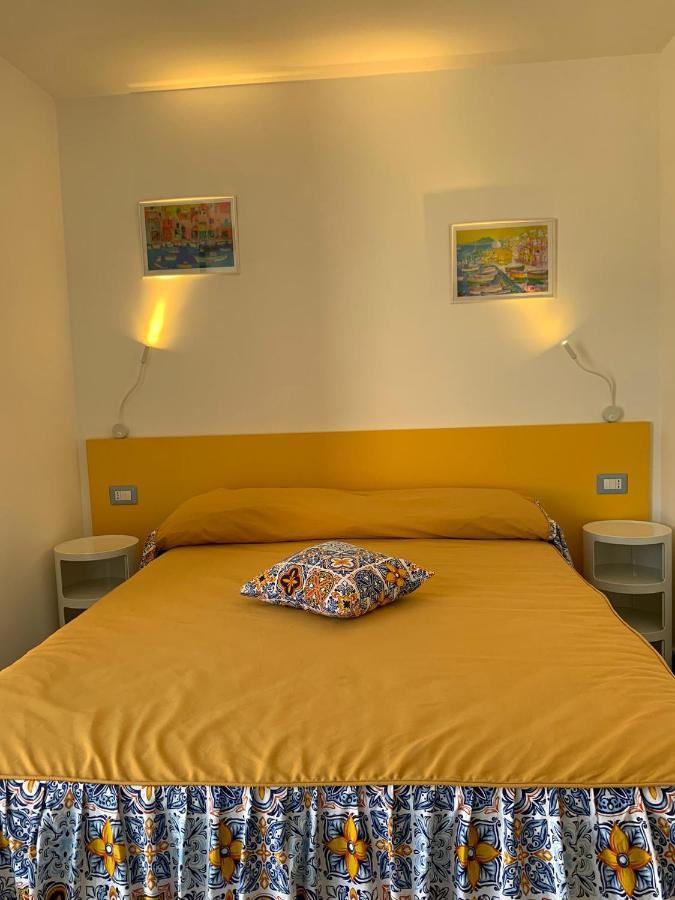 Tuttiacasaditeresa Rooms Procida Zewnętrze zdjęcie