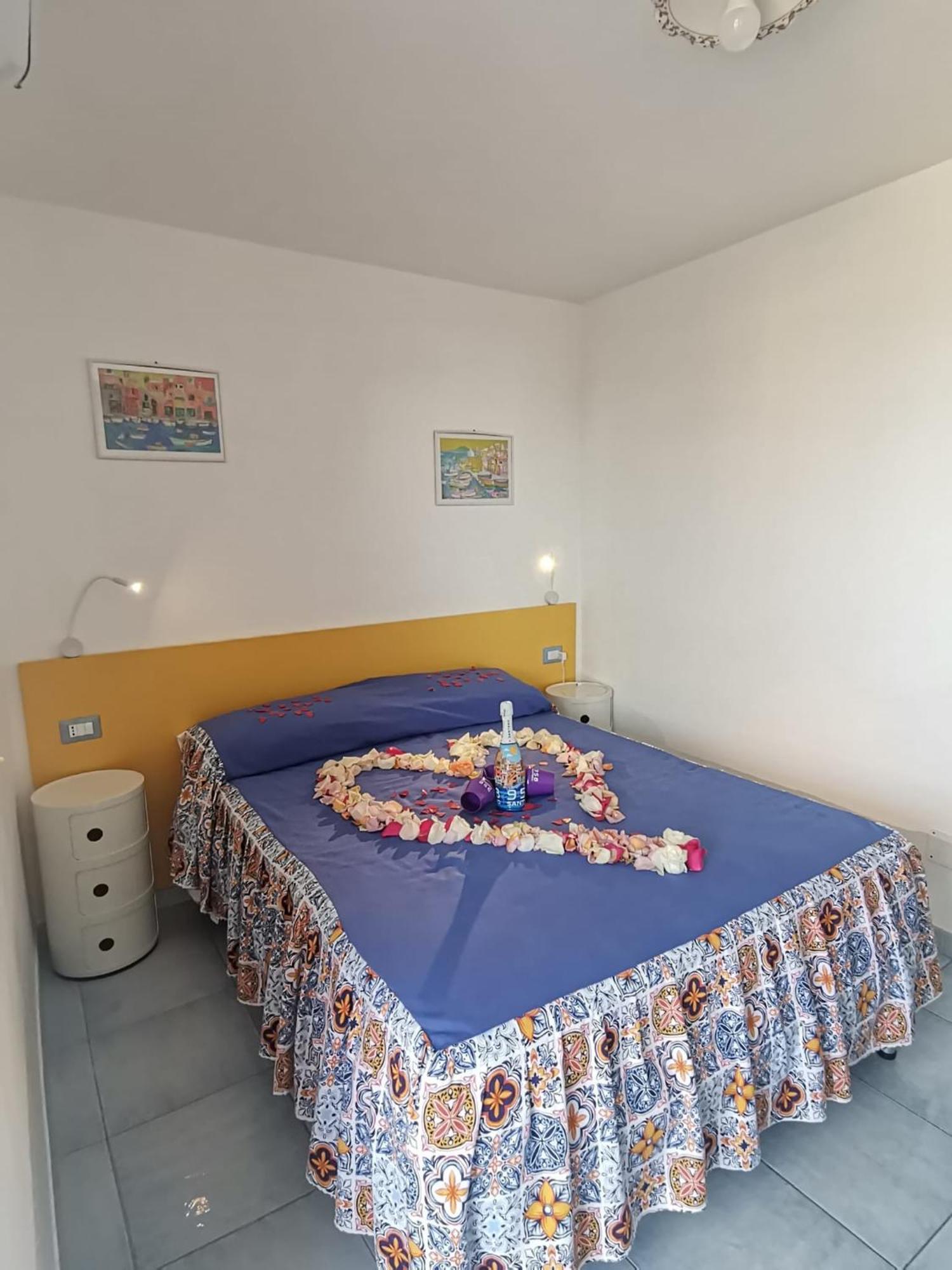 Tuttiacasaditeresa Rooms Procida Zewnętrze zdjęcie